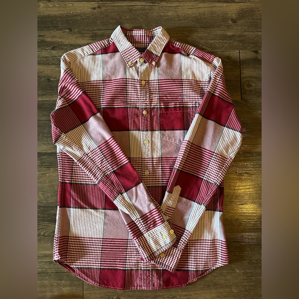 Banana Republic Red and White Casual Button Down Shirt Size /